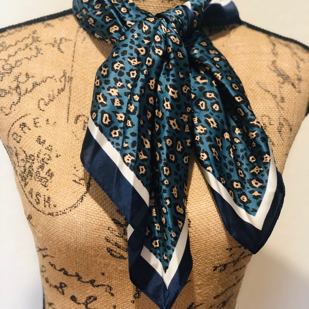 Beautiful blue leopard animal print. Hair Scarf